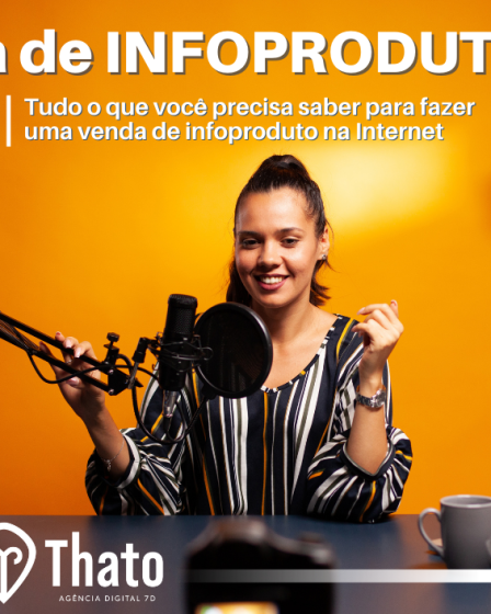 Mulher em estúdio gravando vídeo ou podcast de infoproduto