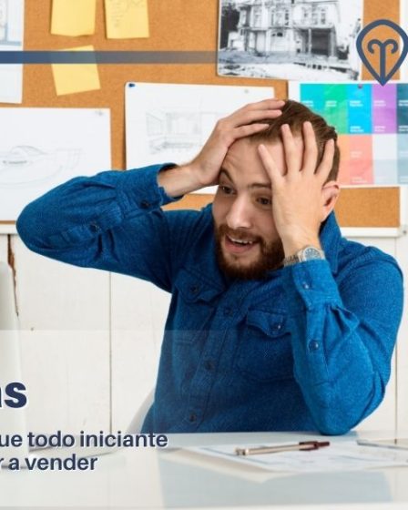 Homem jovem no escritório com as mãos na cabeça preocupado com um erro cometido vendendo minfoproduto