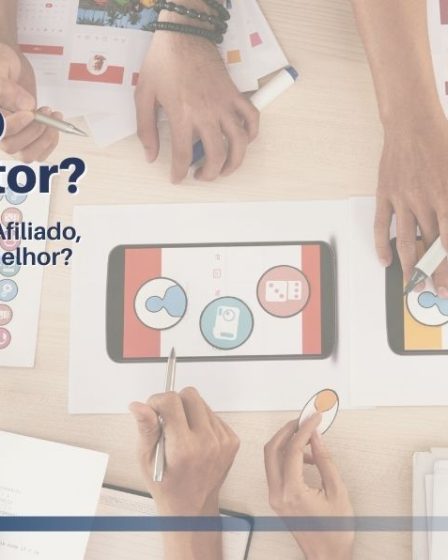 Mesa de reunião com pessoas trabalhando no planejamento de produto digital