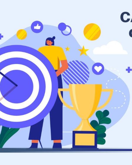 ilustração de mulher com troféu, flecha no alvo e ícones de redes sociais